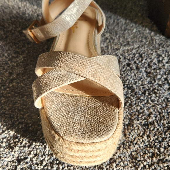 Wedge sandals - Picture 2 of 4